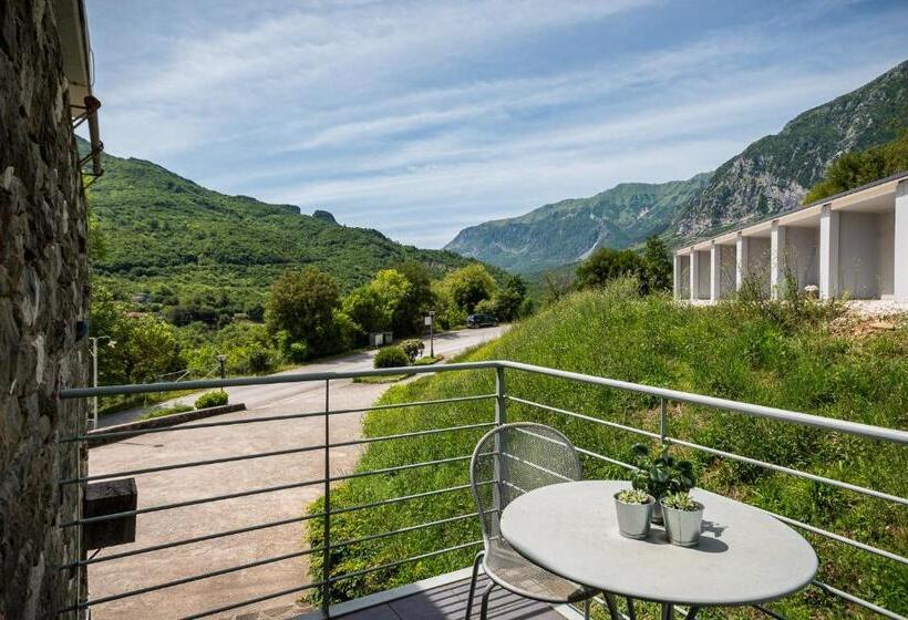 Gefiri Plakas Hotel By Konnect, Tzoumerka