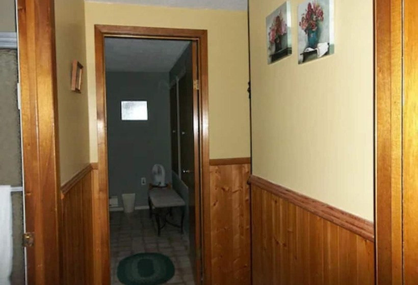 Gullivers Cove Oceanview Cottages