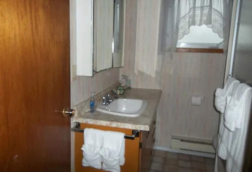 Gullivers Cove Oceanview Cottages