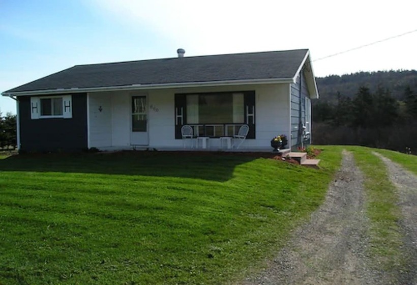 Gullivers Cove Oceanview Cottages