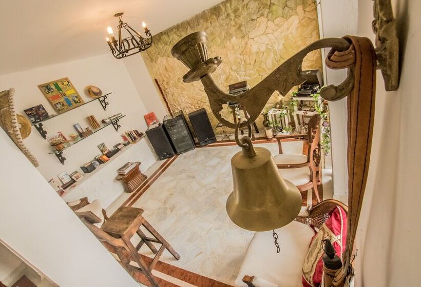 Hostal Casa Cristales