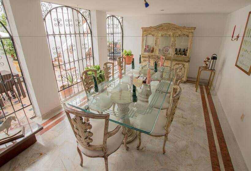 Hostal Casa Cristales