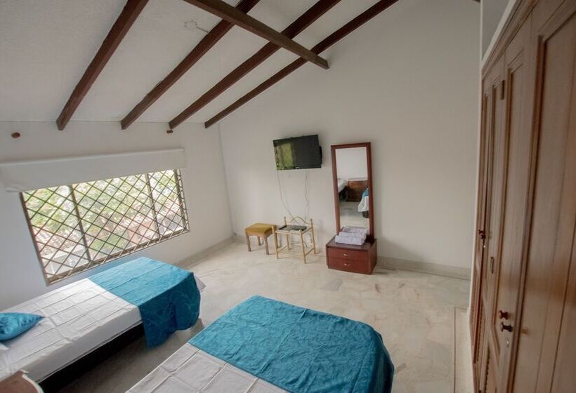 Hostal Casa Cristales