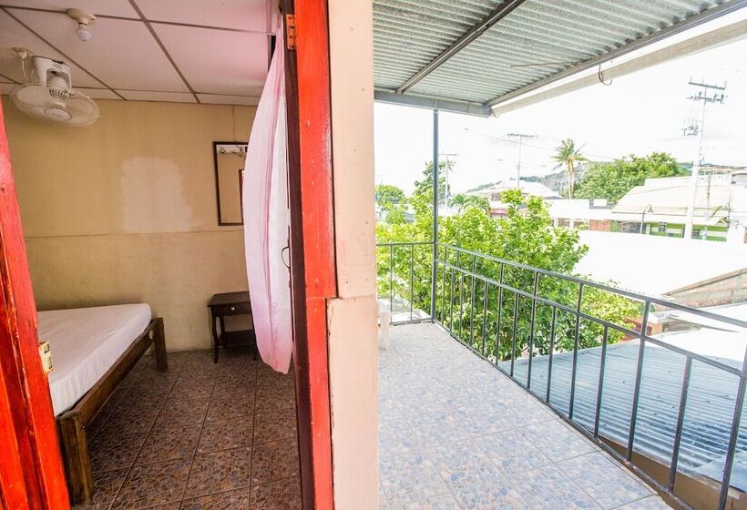 Hostal Los Chamos   Hostel