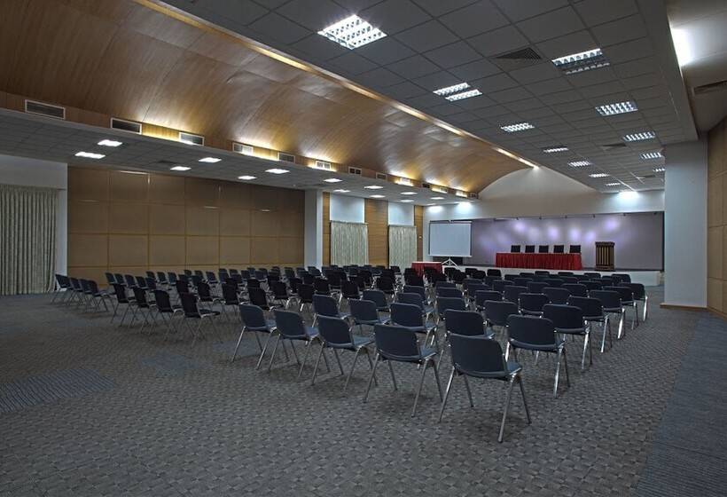 هتل Brac Cdm Savar