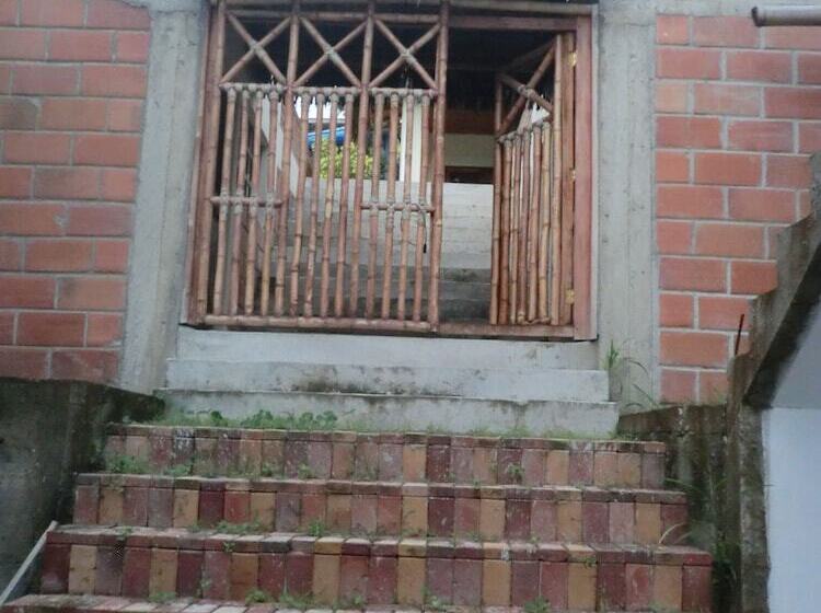 هتل Charlie Suites Ayampe