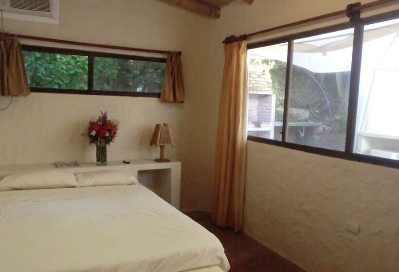 هتل Charlie Suites Ayampe