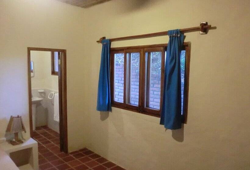 هتل Charlie Suites Ayampe