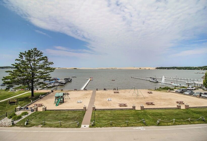 Отель Dunes Waterfront Resort