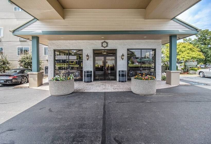 Отель Dunes Waterfront Resort