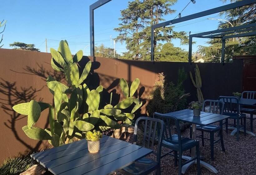 Отель Eze Inn Boutique