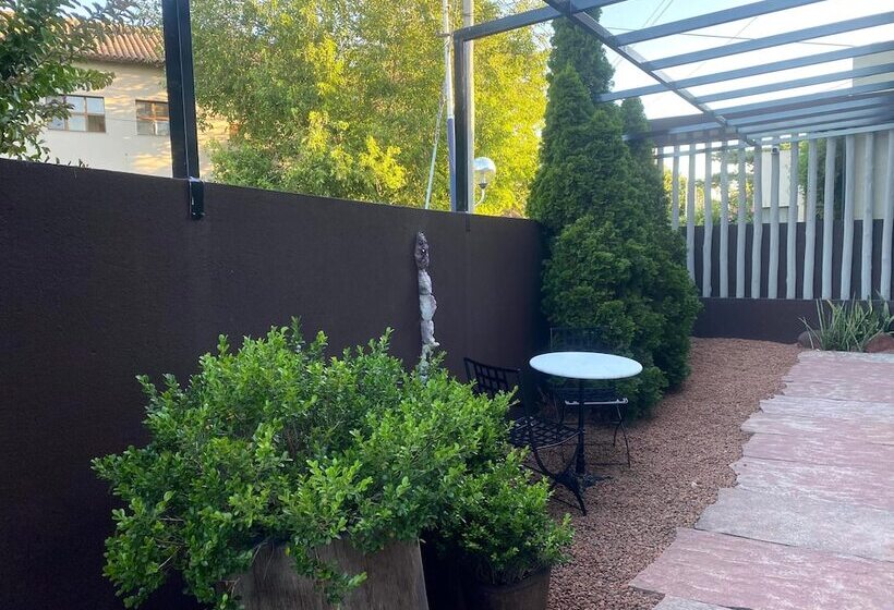 Отель Eze Inn Boutique