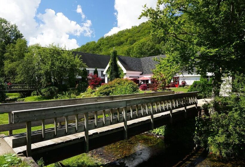 호텔 Glenora Inn & Distillery