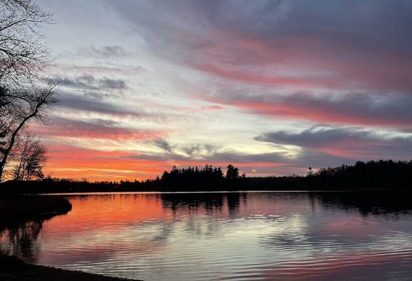 ホテル Hanging Horn Lakeside Resort