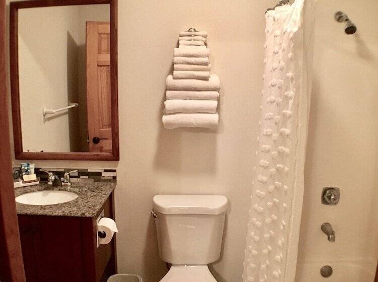 ホテル Hanging Horn Lakeside Resort