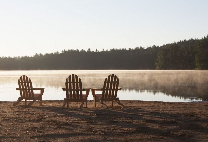 هتل Huttopia White Mountains