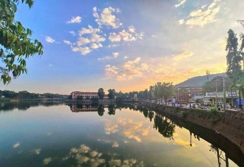 호텔 Konkan Crown Resort & Club Sawantwadi