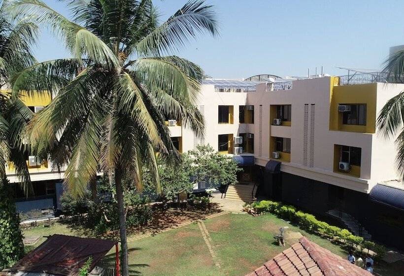 בית מלון כפרי Konkan Crown Resort & Club Sawantwadi