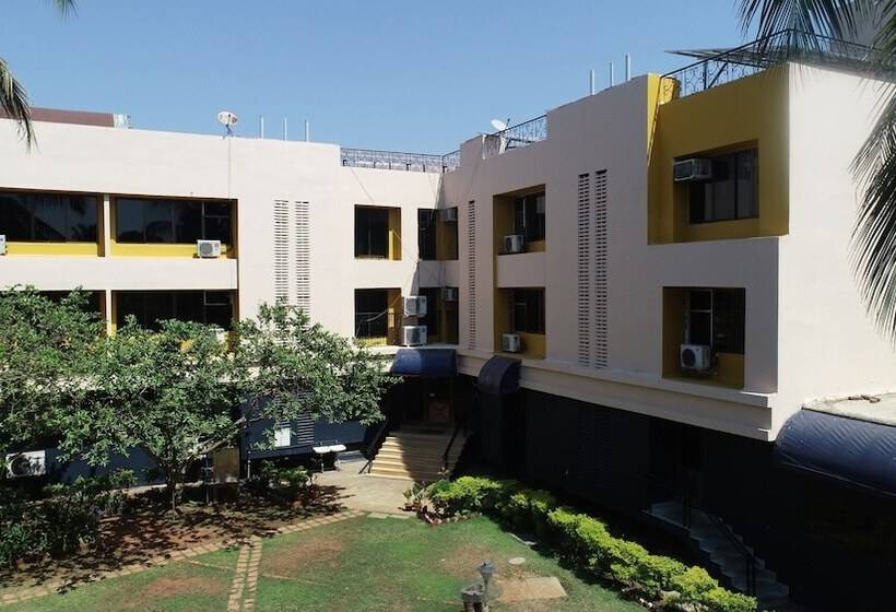 בית מלון כפרי Konkan Crown Resort & Club Sawantwadi