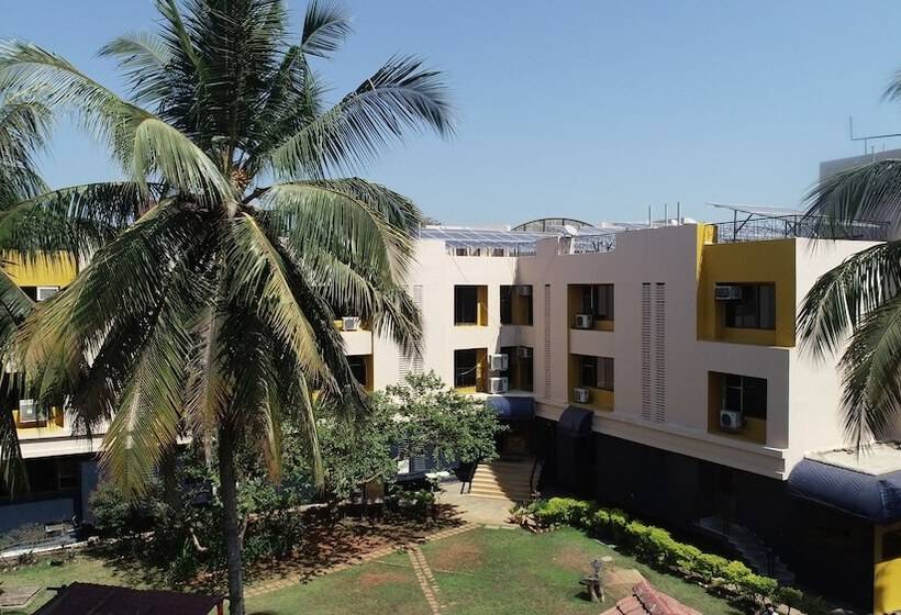 호텔 Konkan Crown Resort & Club Sawantwadi