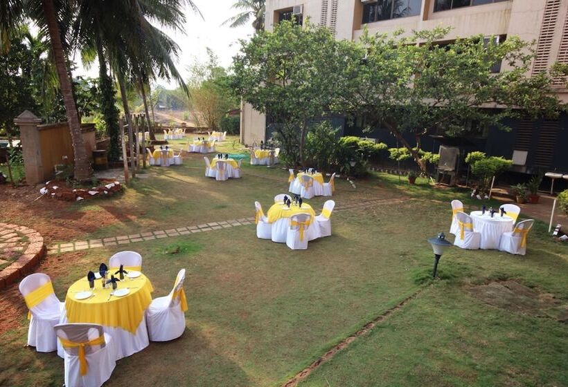 호텔 Konkan Crown Resort & Club Sawantwadi