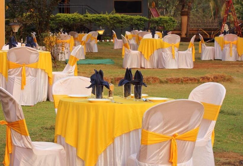 בית מלון כפרי Konkan Crown Resort & Club Sawantwadi