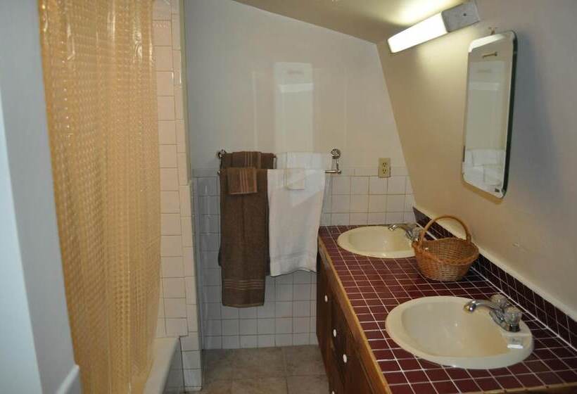 בית מלון כפרי Lakewood Lodge & Restaurant