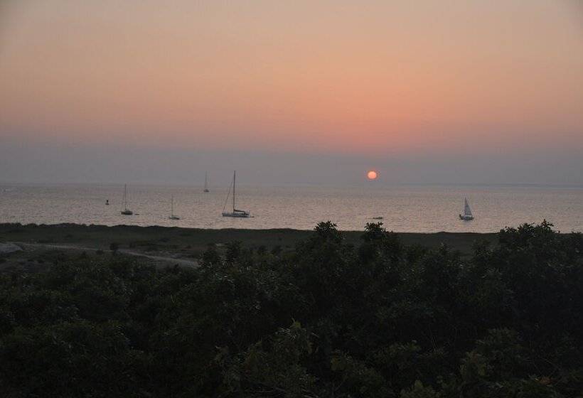 فندق Menemsha Inn & Cottages