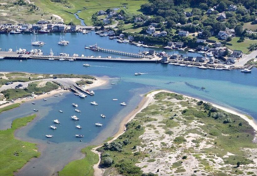 فندق Menemsha Inn & Cottages