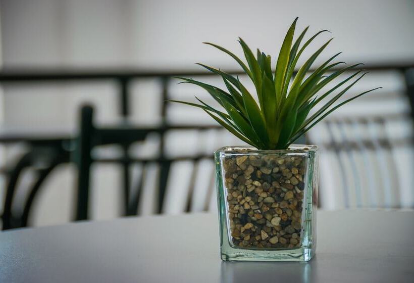 Отель Puerto Azul Tarapoto