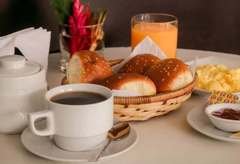 Отель Puerto Azul Tarapoto