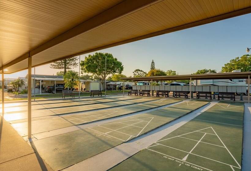 فندق Rainbow Village Of Largo