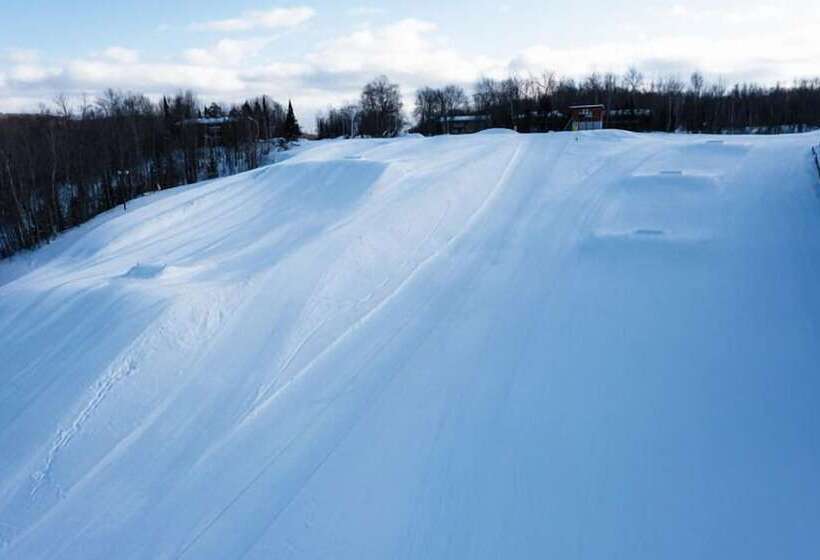 בית מלון כפרי Snowriver Mountain Resort