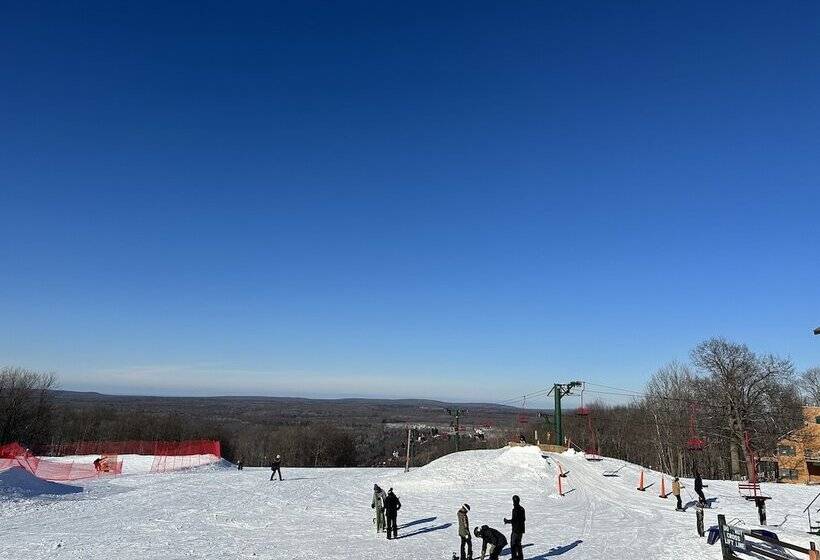 בית מלון כפרי Snowriver Mountain Resort