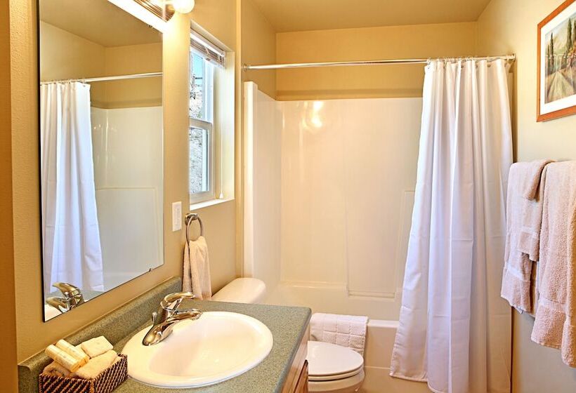 فندق Sunbanks Lake Resort