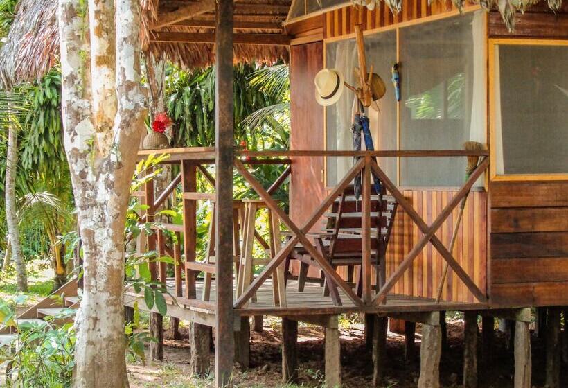 هتل Tambopata River