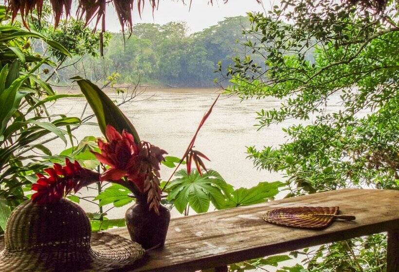 هتل Tambopata River