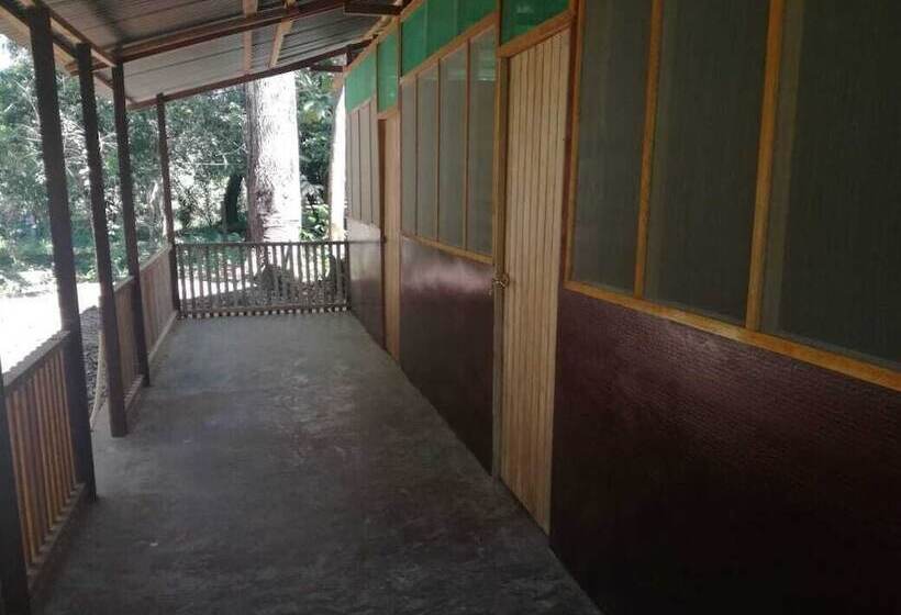 هتل Tambopata River