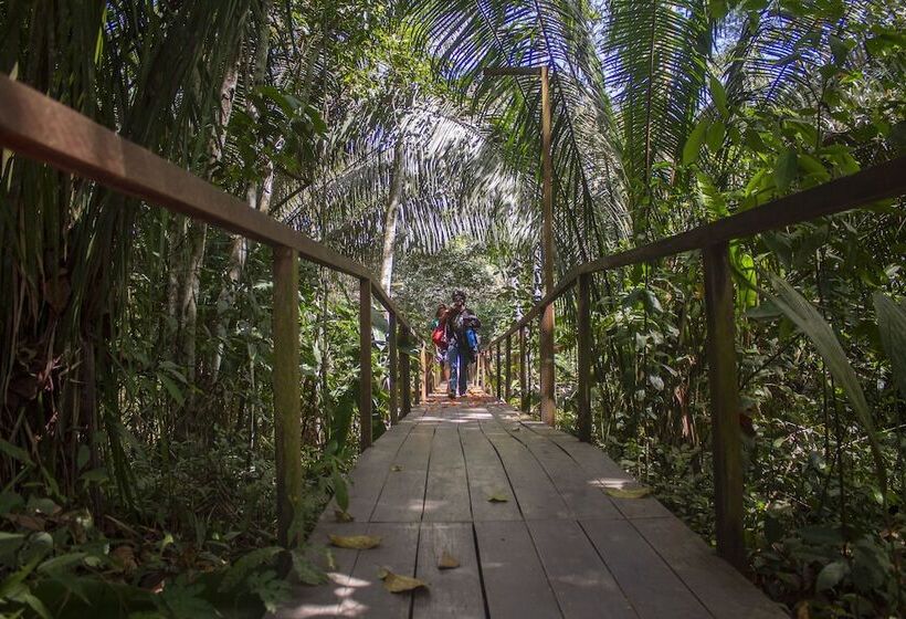 هتل Tambopata River