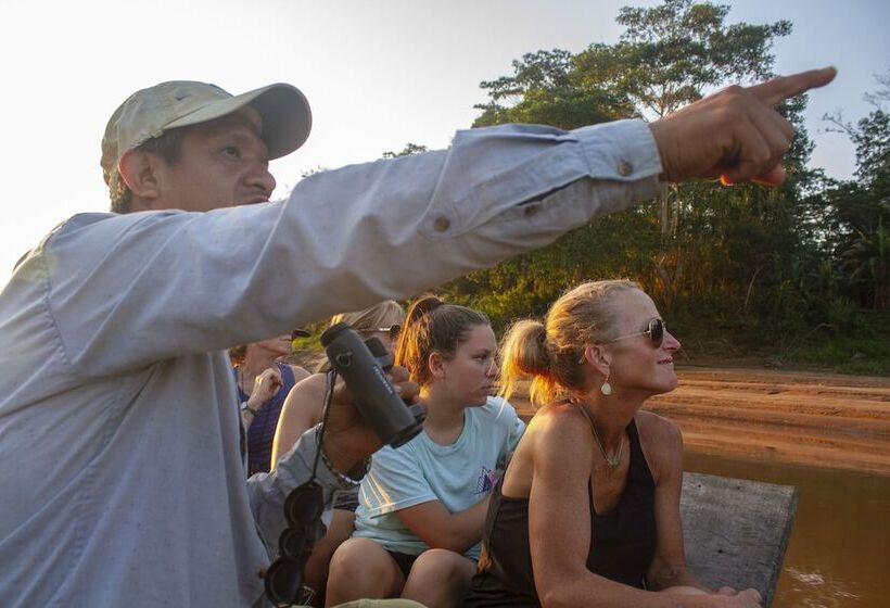 هتل Tambopata River