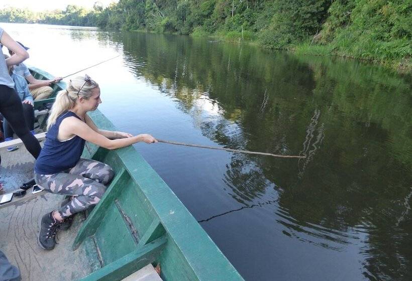 هتل Tambopata River