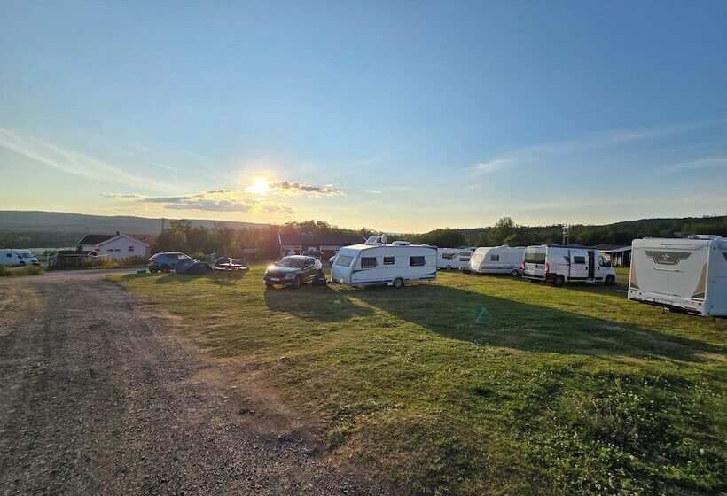 호텔 Tana Familiecamping