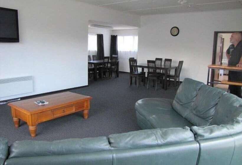 בית מלון כפרי Wooden Heart Cafe And Benneydale Lodge