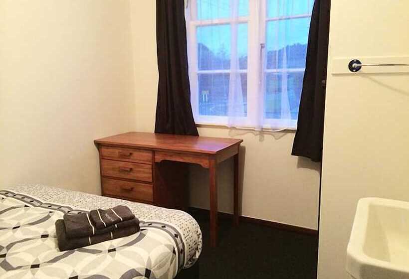 בית מלון כפרי Wooden Heart Cafe And Benneydale Lodge