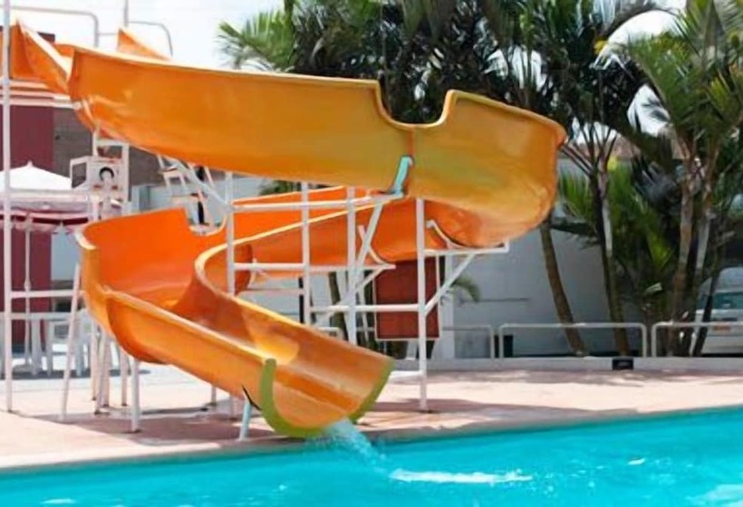 هتل Y Centro De Convenciones Chavin