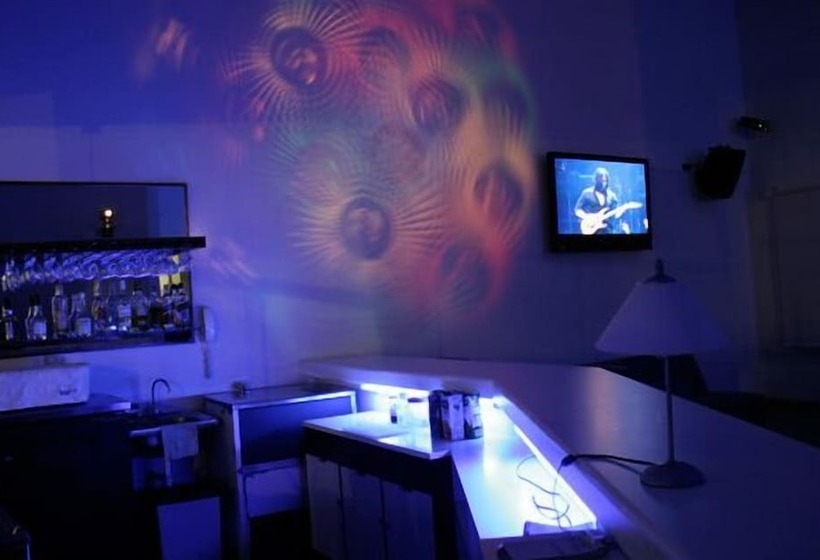 هتل Y Centro De Convenciones Chavin