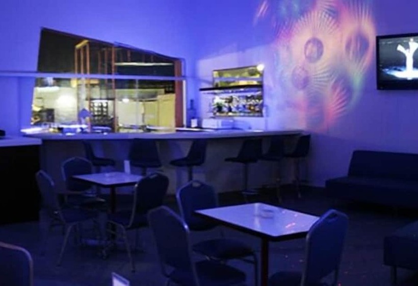 هتل Y Centro De Convenciones Chavin