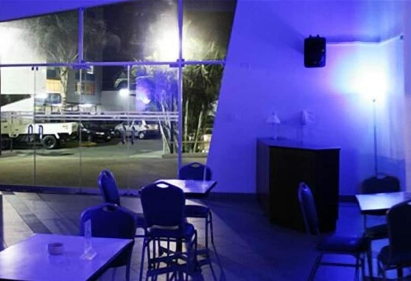 هتل Y Centro De Convenciones Chavin