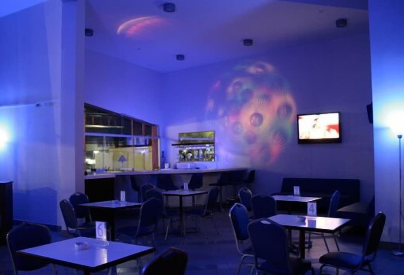 هتل Y Centro De Convenciones Chavin