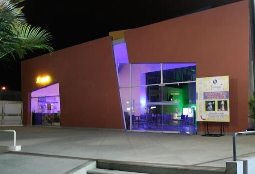 هتل Y Centro De Convenciones Chavin